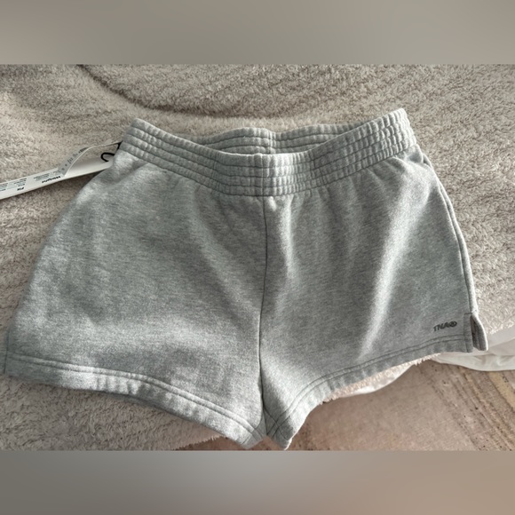 ARITZIA cozy perfect 2” shorts size M - Picture 4 of 4